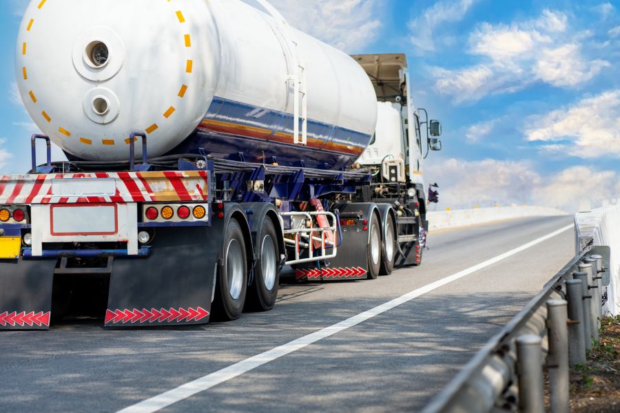 Image of a diesel truck. Source: Canva