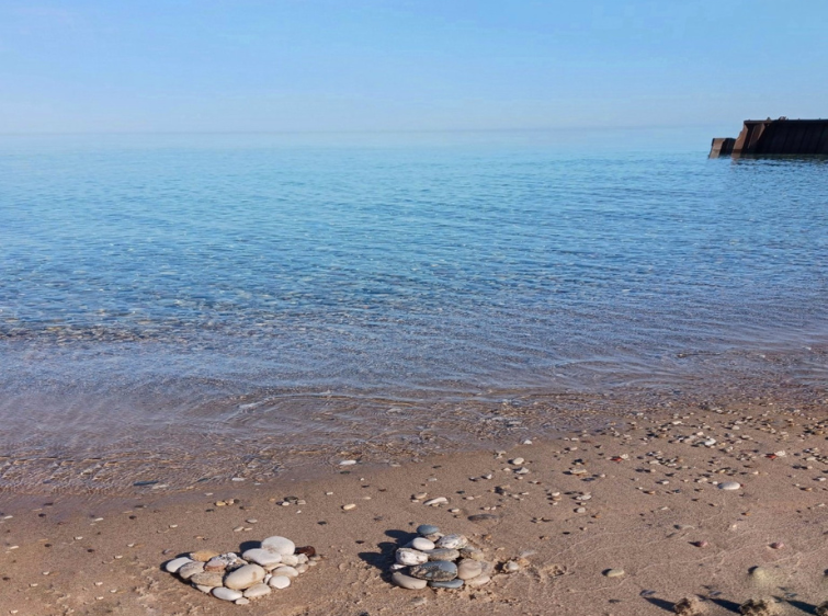 A heart and a water drop formed out of stones on Lake Michigan beach. Credit Jen Schlicht.