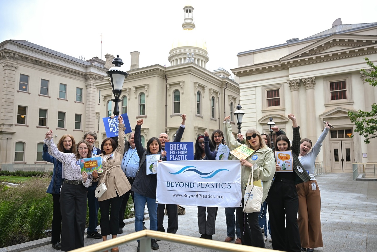On Thursday, May 22nd, a coalition of environmental advocates convened a “People Over Plastics” press conference and rally at the New Jersey Statehouse Plaza. 