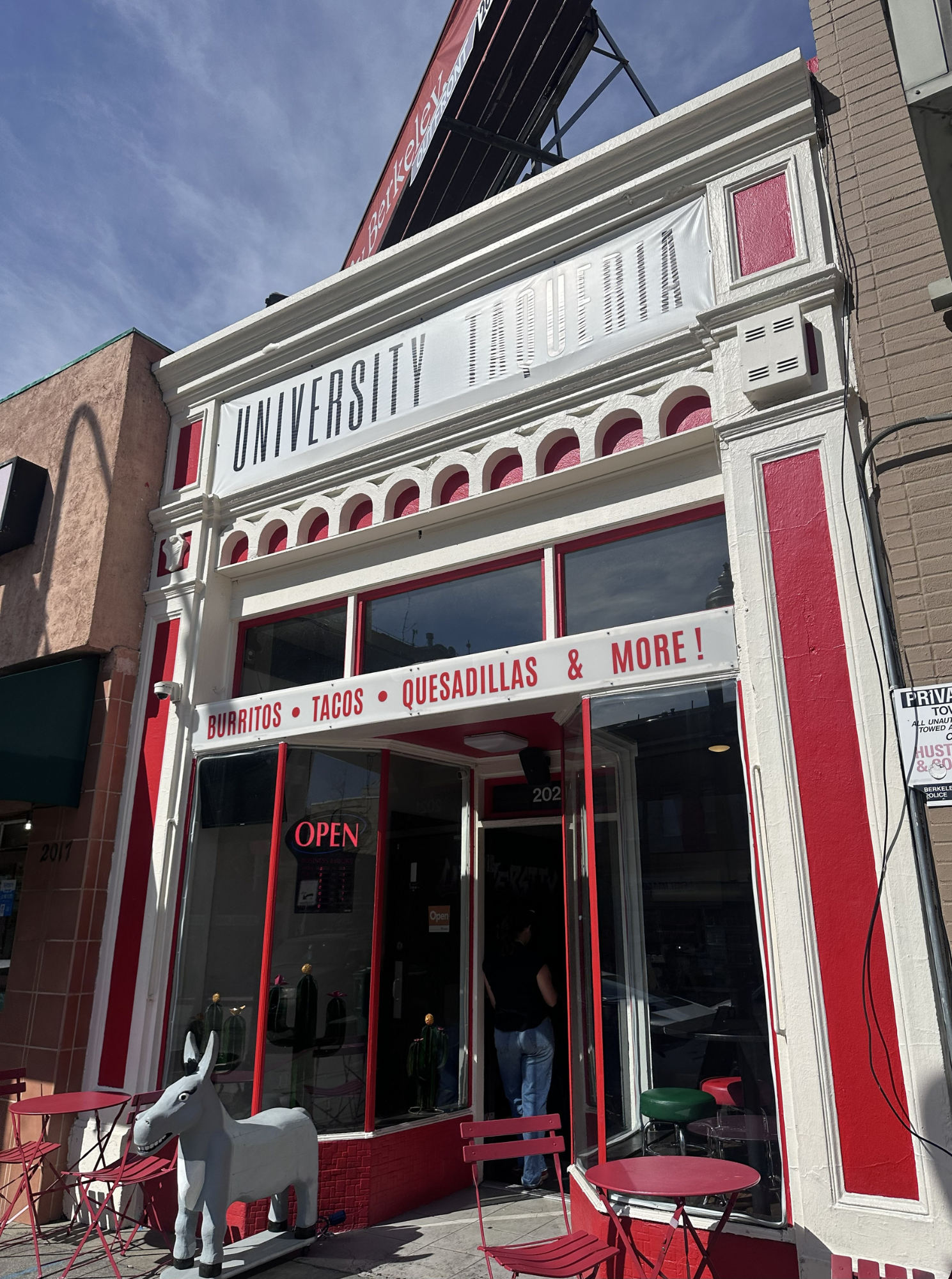Storefront of the restaurant University Taqueria