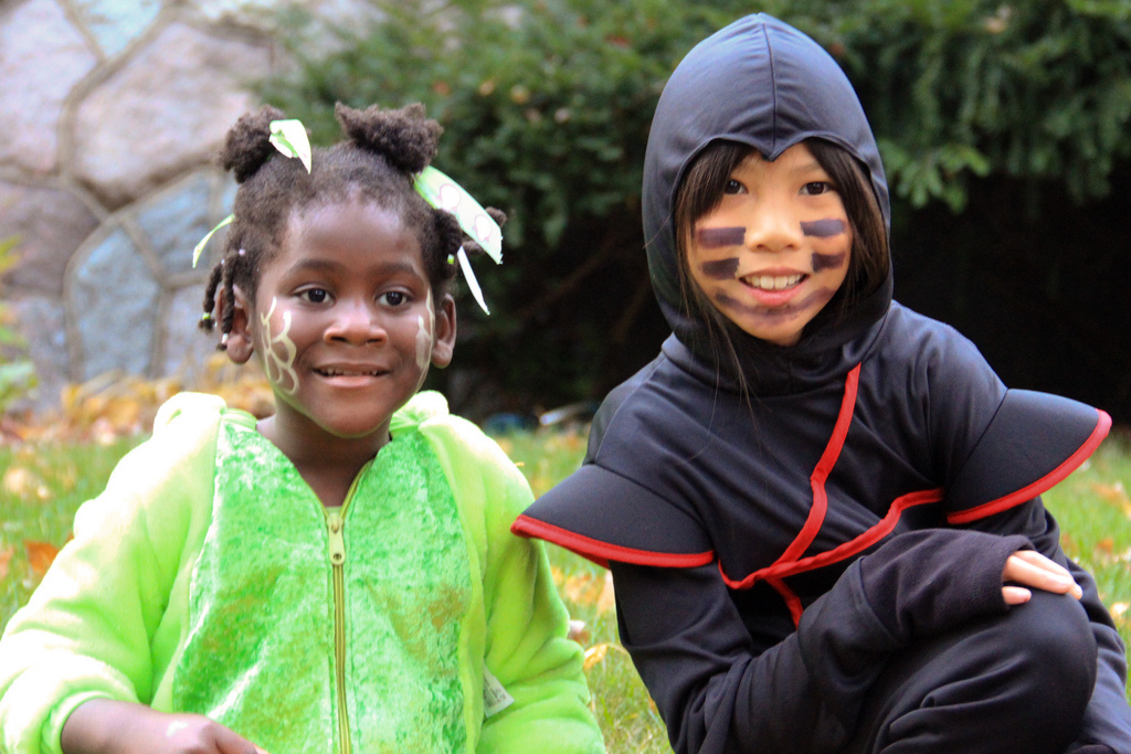 kids face paint / photo: flickr.com/stevendepolo (CC BY 2.0)