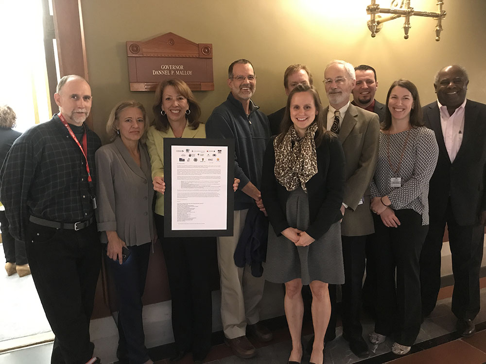 Delivering a Thank You letter to Gov. Malloy