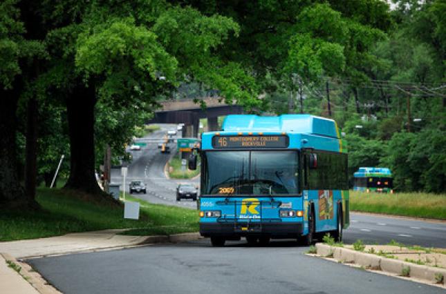 A Montgomery County Ride On bus by Aimee Custis Photography, licensed under Creative Commons.