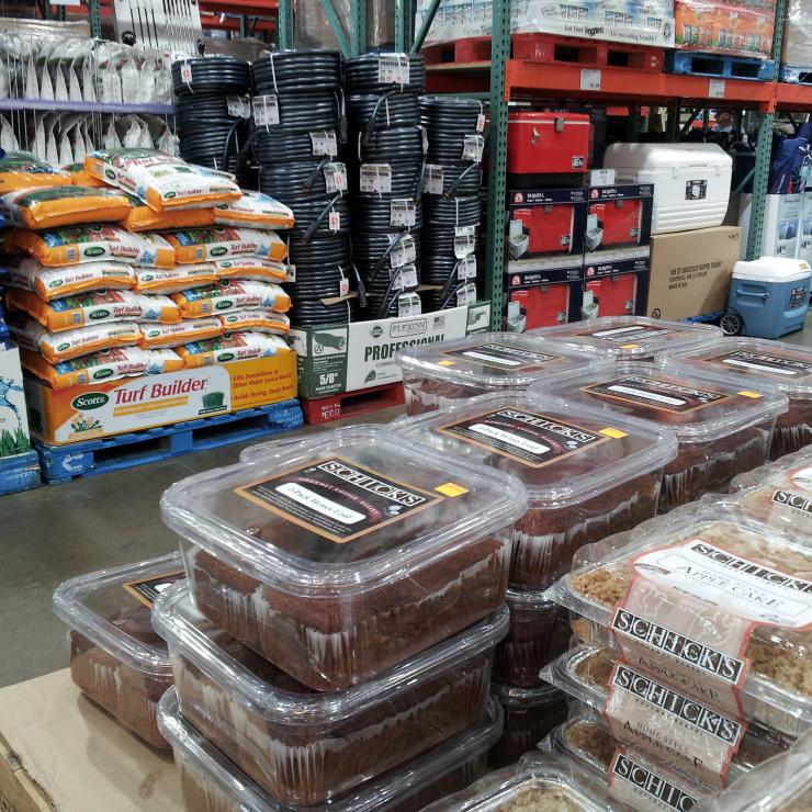 Photo: Mara Silgailis. Pesticide and Fertilizer Bags Next to Baked Goods at Costco. - See more at: http://blog.cleanwateraction.org/#sthash.r5D74pPw.dpuf