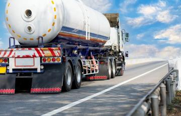 Image of a diesel truck. Source: Canva