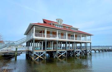 Image of Edgewood Yacht Club in Rhode Island