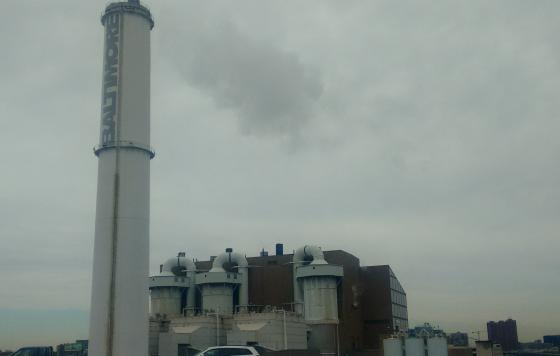 A picture of the BRESCO trash incinerator in Baltimore
