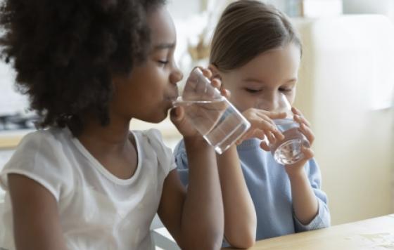 kids drinking water