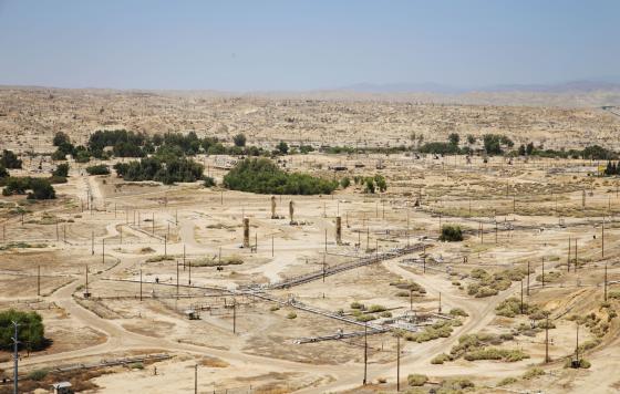 Kern River Oil Field in California. Photo credit: Andrew Grinberg / Clean Water Action