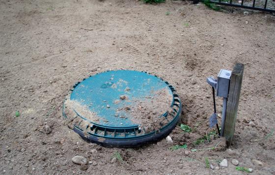 Septic tank lid. photo: flickr.com/mmwm (CC BY-NC-ND 2.0)